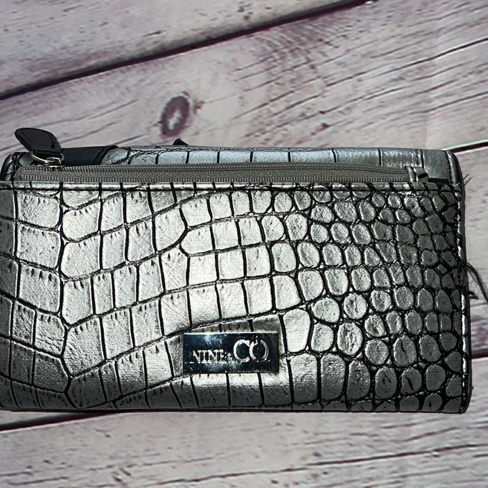 Nine & Company wallet - Picture 2 of 5